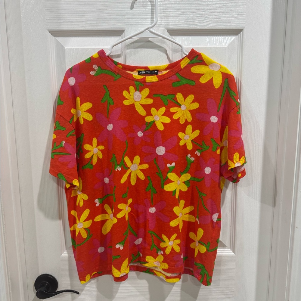 Zara Short Sleeve Tee with Floral Print!